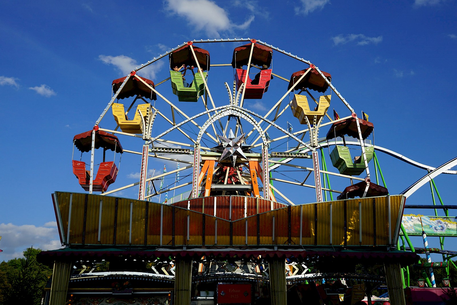 Russenrad Das kleine Riesenrad auf dem Oktoberfest
